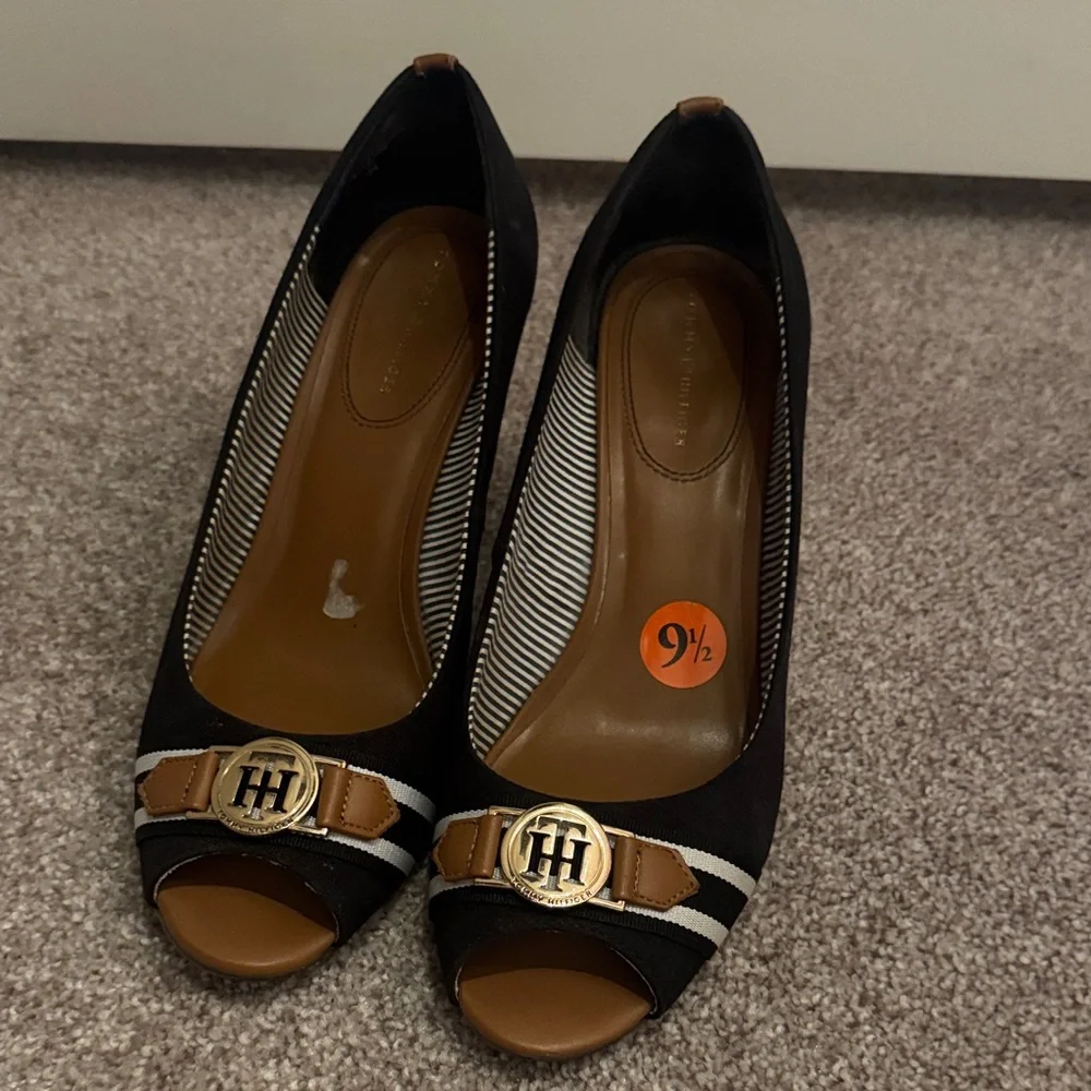 Tommy Hilfiger Black and Tan Wedges